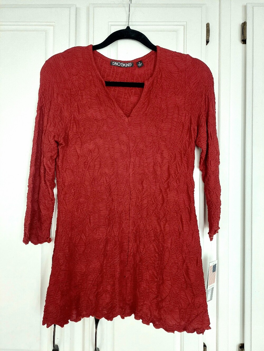 Sno Skins Dreamcatcher Crinkle Mesh Tunic Top In Crimson Size S